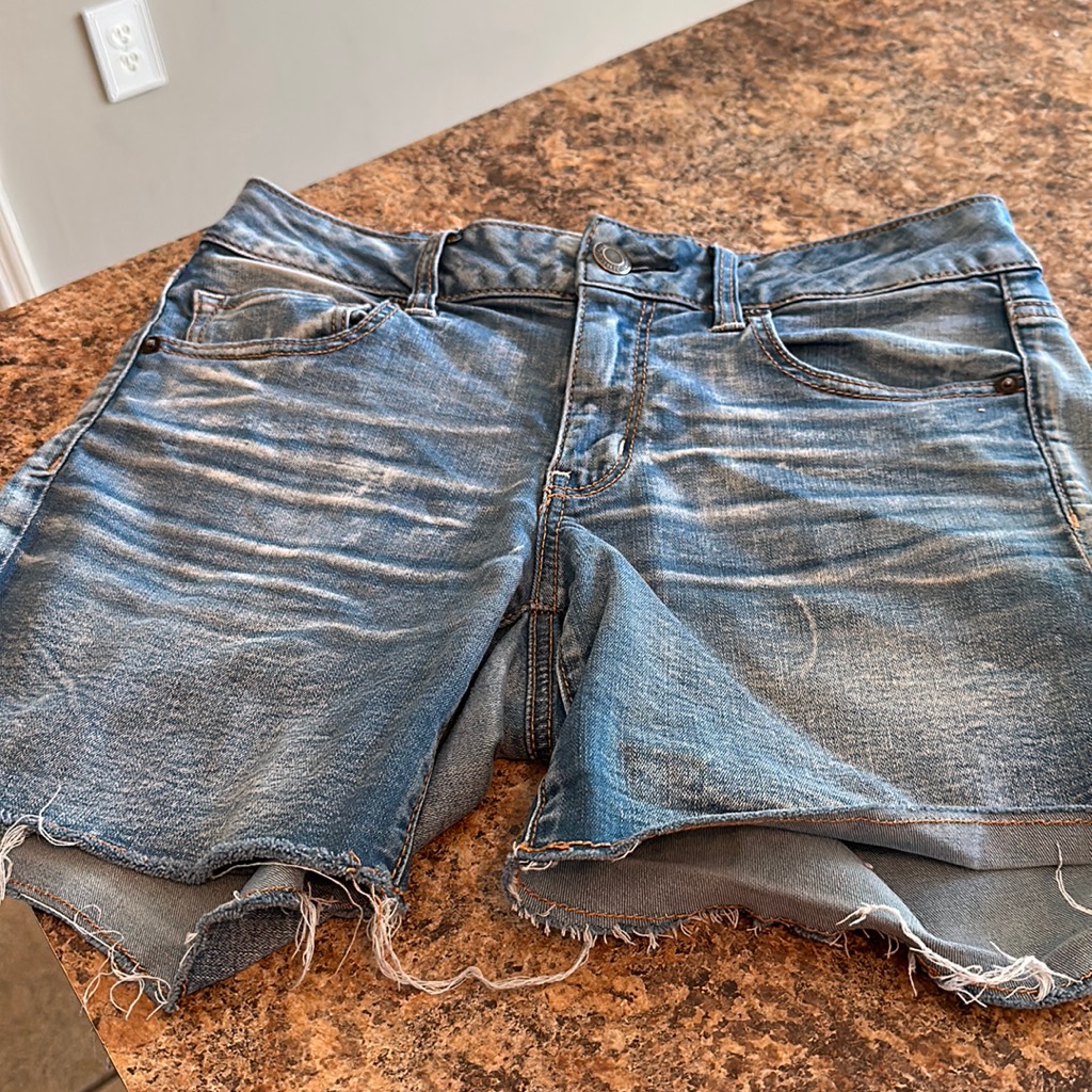 American Eagle Super Super Stretch Size 8 Wore 2 Times American Eagle Super Super Stretch Size 8 Wore 2 Times